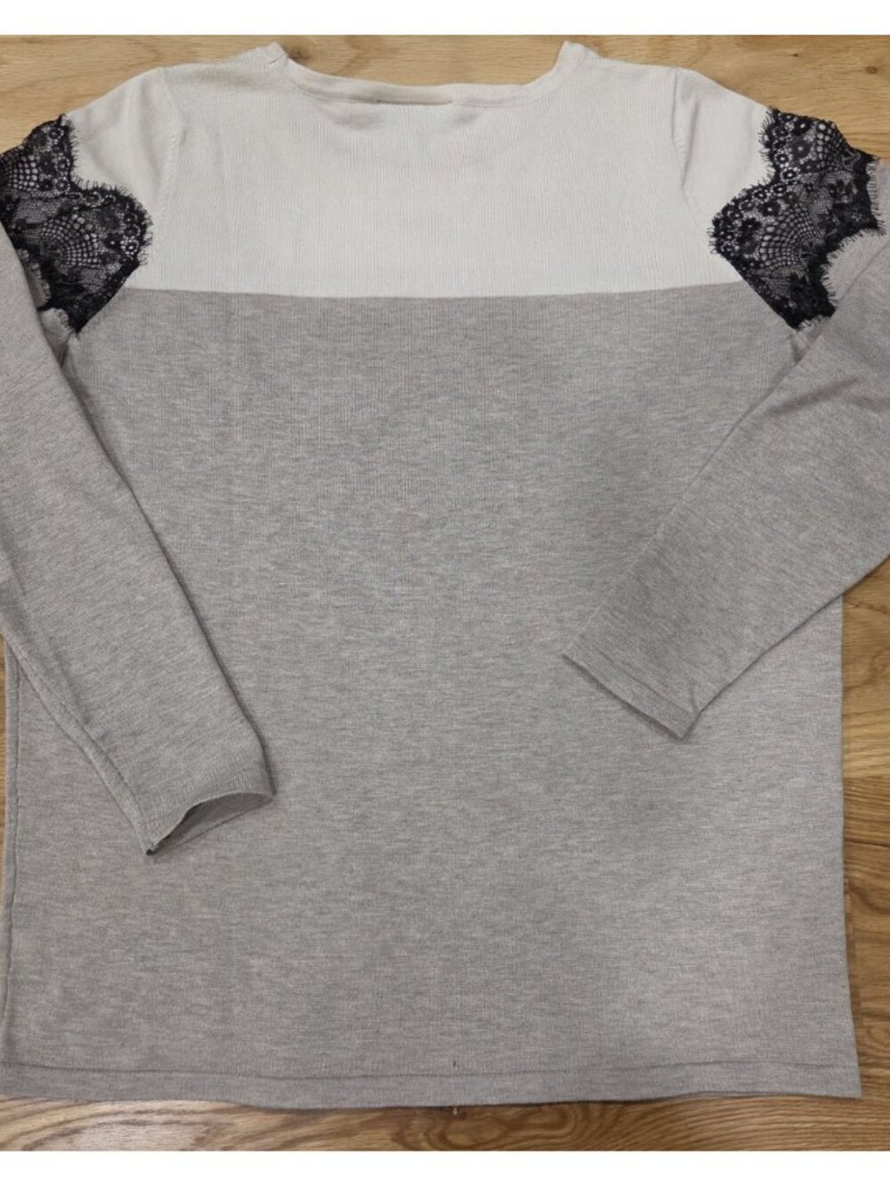 Lane Bryant Gray & Beige Color Block Sweater with Black Lace Detail 18/20 - Picture 6 of 10